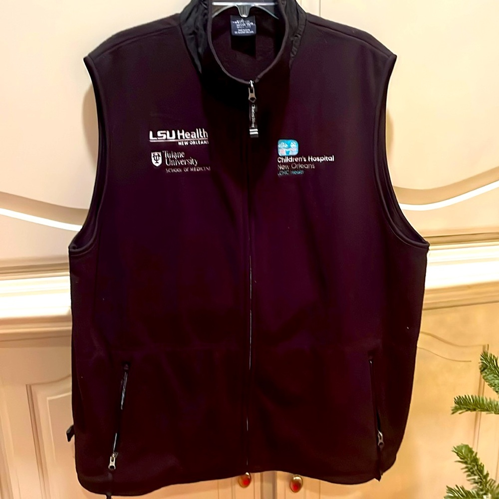 Black fleece vest unisex, size men’s xl, Charles River, like new condition